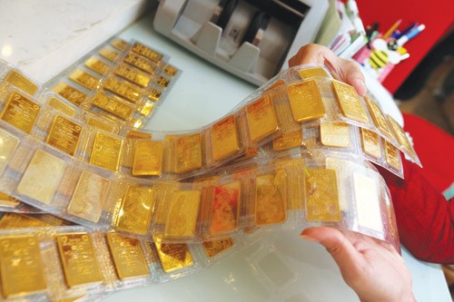 Trong những tin tức pháp luật mới nhất hôm nay có vụ người phụ nữ ‘lừa’ bán trụ sở UBND phường với giá hơn 1.000 lượng vàng