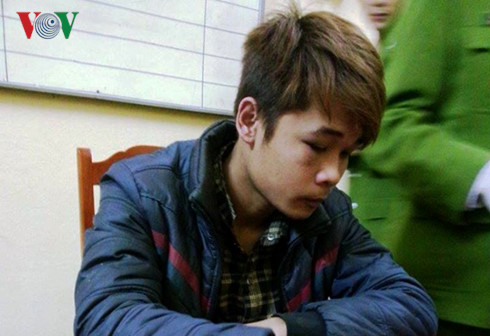 Phạm Văn Hùng đến đầu thú