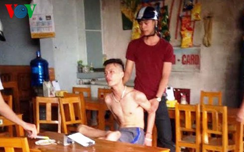 Trong những tin tức ph&aacute;p luật mới nhất h&ocirc;m nay c&oacute; vụ thanh ni&ecirc;n Thanh H&oacute;a say rượu cầm dao rượt đuổi người v&ocirc; cớ