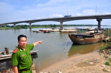 Bắt 15 ghe hút cát trộm trên sông Thu Bồn là một trong những tin pháp luật mới nhất trong ngày
