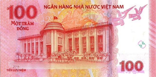 Tin tức thời sự 24h ngày 12/4 đề cập đến việc phát hành chính thức tờ tiền lưu niệm 100 đồng tại 2 điểm ở Hà Nội