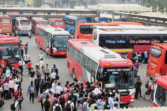 Tin tức thời sự 24h ngày 28/4 đề cập đến việc Hà Nội không tăng giá vé xe, chống nhồi nhét khách dịp lễ 30.4