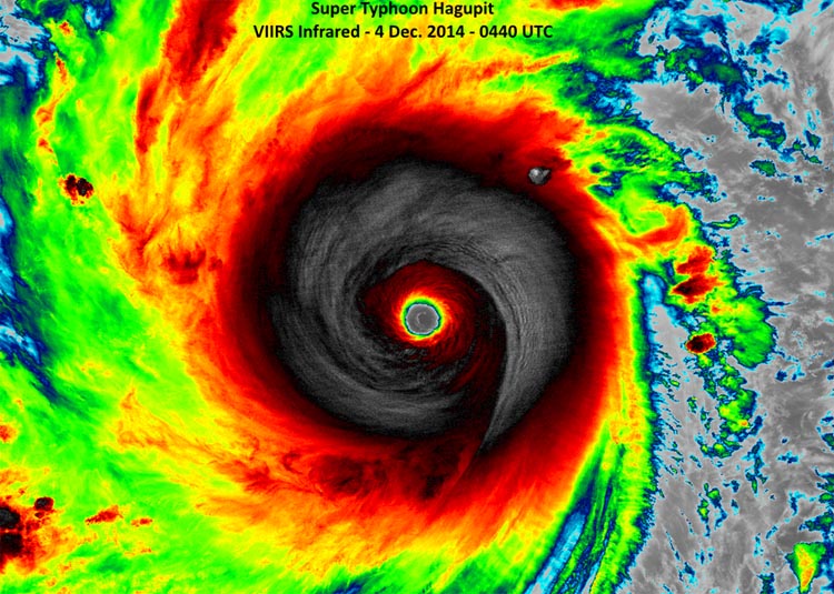 Hình ảnh tin bão mới nhất dưới máy ảnh hồng ngoại cho thấy khu vực mạnh nhất gần tâm bão vượt ngưỡng -80 độ C.