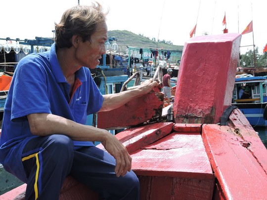 Tàu Trung Quốc vội vã bỏ đi sau khi lại đâm hỏng tàu cá Việt Nam khiến tình hình Biển Đông một lần nữa “dậy sóng”
