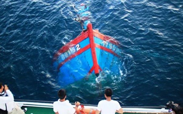 Tình hình Biển Đông hôm nay: Tàu Trung Quốc đâm chìm tàu cá Việt Nam khiến dư luận quốc tế phẫn nộ