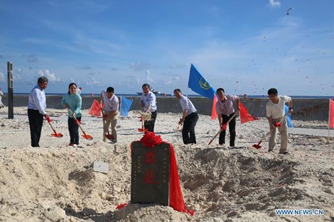 Trung Quốc vừa xây xong hai ngọn hải đăng phi pháp trên Biển Đông