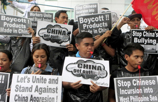 Người dân Philippines biểu tình trước Lãnh sự quán Trung Quốc vì vấn đề tranh chấp chủ quyền Biển Đông