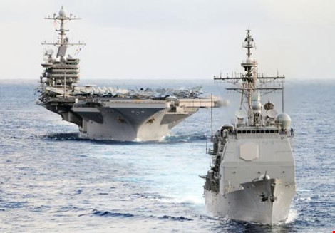 Tàu tuần dương USS Mobile Bay và tàu sân bay USS John C. Stennis của Mỹ tham gia tập trận Malabar gần Biển Đông