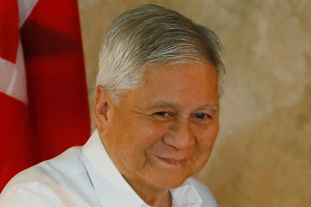Ngoại trưởng Philippines Albert del Rosario cho biết Manila đang cân nhắc đàm phán với Trung Quốc về tình hình Biển Đông