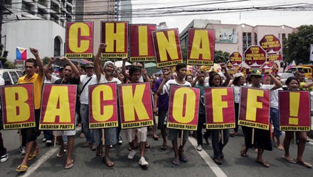 Người dân Philippines biểu tình yêu cầu Trung Quốc rời khỏi vùng Biển Đông do Manila tuyên bố chủ quyền