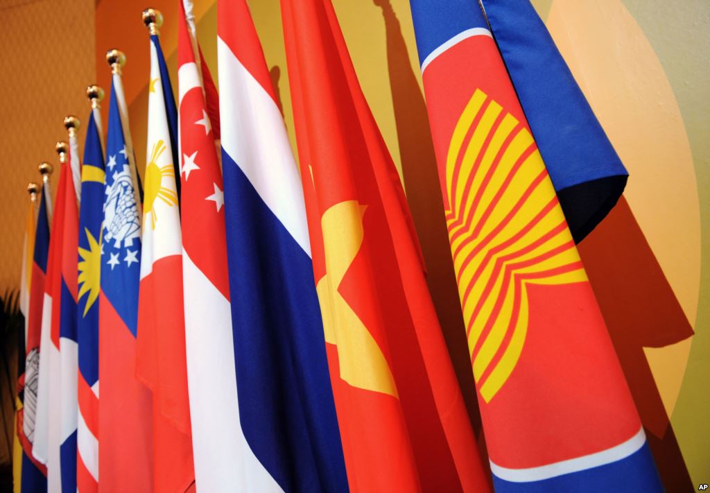 Song không ít ý kiến cho rằng việc ASEAN rút tuyên bố chung về tình hình Biển Đông là do áp lực từ phía Trung Quốc