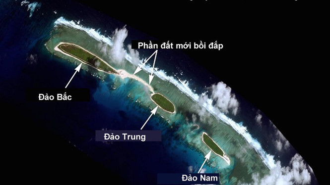 Hình ảnh vệ tinh cho thấy phần đất Trung Quốc bồi đắp phi pháp, nối đảo Bắc và đảo Giữa của Biển Đông Việt Nam từ tháng 1 – 3/2016