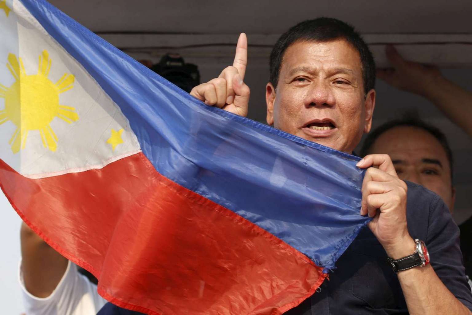 Tân Tổng thống Rodrigo Duterte tuyên bố Philippines sẽ không đánh đổi chủ quyền Biển Đông lấy lợi ích kinh tế từ Trung Quốc