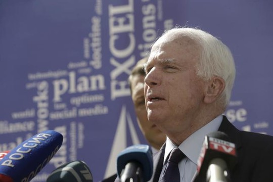 Chủ tịch Ủy ban Quân vụ Thượng viện Mỹ John McCain cho rằng việc Mỹ không tuần tra Biển Đông là một sai lầm