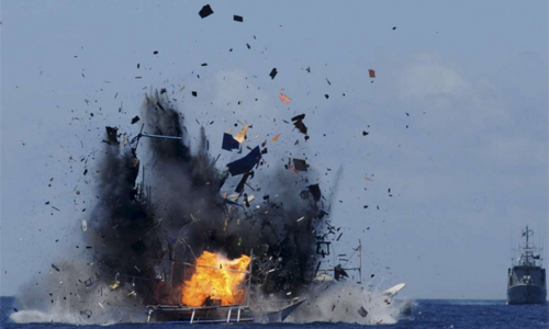Indonesia cho nổ tung tàu cá nước ngoài hoạt động trái phép tại vùng biển giáp Biển Đông hồi năm 2015
