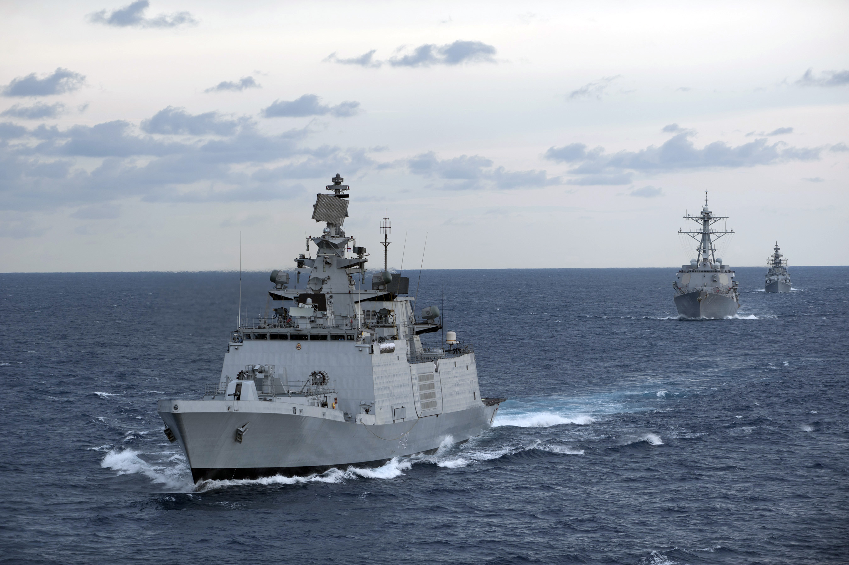 Ấn Độ vừa triển khai 4 chiến hạm tham gia tập trận chung trong bối cảnh tình hình Biển Đông hiện nay