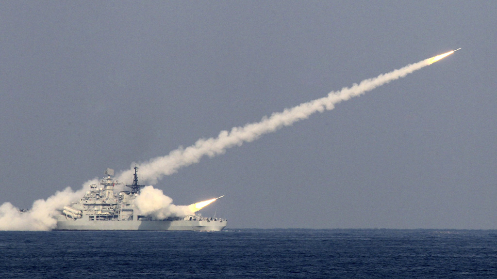 Trung Quốc đã không ít lần tổ chức tập trận bắn đạn thật bất chấp tình hình Biển Đông đang căng thẳng