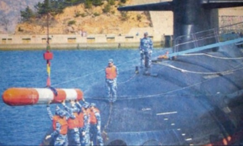Trung Quốc lộ ảnh lắp ngư lôi cho tàu ngầm hạt nhân mới nhất giữa lúc tình hình Biển Đông căng thẳng