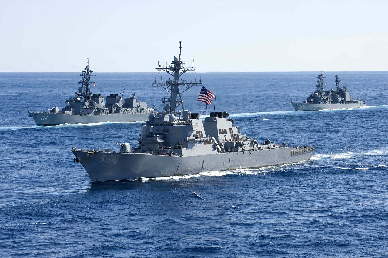 Chuyên gia Mỹ đề xuất nên đưa ngày tàu chiến áp sát các đảo nhân tạo của Trung Quốc ở Biển Đông