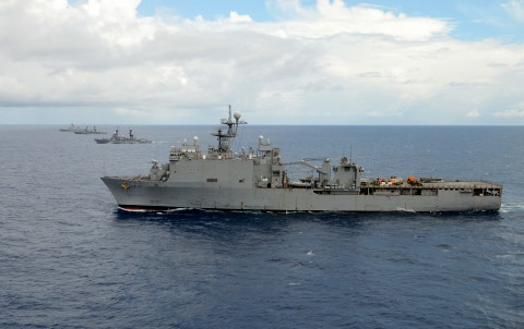 Trước những diễn biến của tình hình Biển Đông hiện nay, Hải quân Mỹ tích cực điều tàu khu trục, tàu đổ bộ tới tuần tra Biển Đông