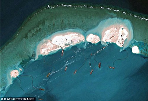Phillippines tố Trung Quốc đang nạo vét 10 đảo ở Biển Đông