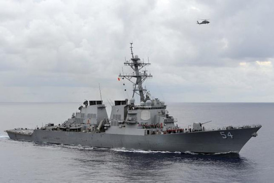 Trong khi đó, Trung Quốc đã có phản ứng tiêu cực trước việc tàu chiến Mỹ đi quanh đảo Tri Tôn của Biển Đông Việt Nam