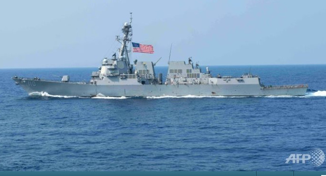 Tàu khu trục USS William P. Lawrence của Mỹ tuần tra ở Biển Đông