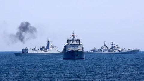 Cuộc tập trận chung giữa Nga và Trung Quốc giữa lúc tình hình Biển Đông căng thẳng thu hút sự chú ý của dư luận quốc tế