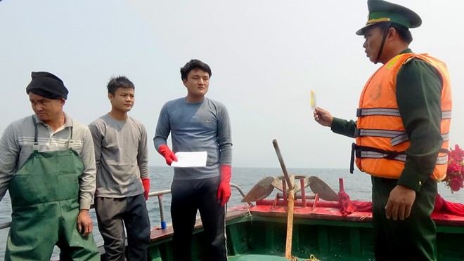 Ngư dân Trung Quốc trên các tàu cá vi phạm chủ quyền Biển Đông Việt Nam đều tỏ thái độ thiếu hợp tác khi bị kiểm tra
