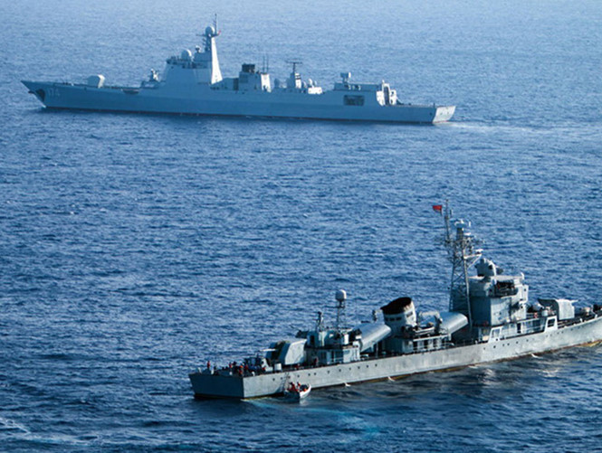 Chiến hạm Trung Quốc tập trận phi pháp trong vùng biển xung quanh quần đảo Hoàng Sa của Biển Đông Việt Nam vào ngày 5/5
