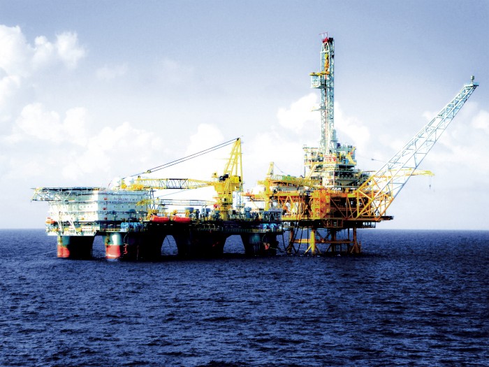 Giàn khoan khai thác dầu khí của Việt Nam trên Biển Đông