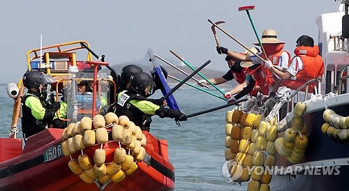 Tình hình Biển Đông ngày 12/10: Ngư dân Trung Quốc khai thác trái phép chống trả quyết liệt Cảnh sát biển Hàn Quốc