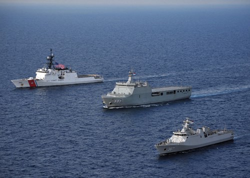 Tàu hộ vệ của Hải quân Indonesia tham gia diễn tập quân sự trên Biển Đông