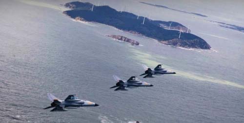 Tư lệnh Hải quân Trung Quốc thị sát trái phép đảo nhân tạo ở Biển Đông 