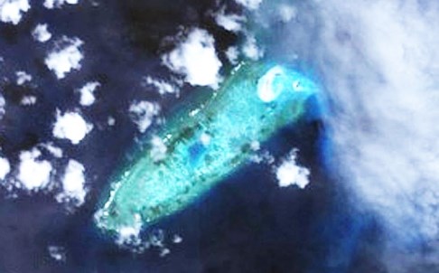 Hình ảnh đá Chữ Thập thuộc quần đảo Trường Sa trên Biển Đông Việt Nam chụp từ vệ tinh