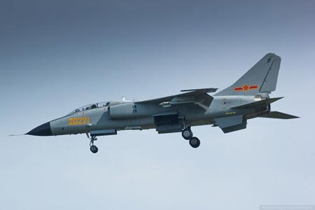 Trung Quốc cải tiến máy bay JH-7 cho xung đột Biển Đông