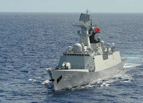 Chiến hạm Trung Quốc rình rập trên biển Đông