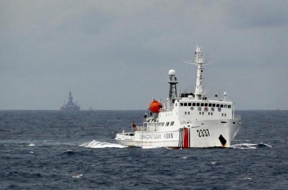 Tàu Trung Quốc lởn vởn quanh giàn khoan Hải Dương 981 trên Biển Đông Việt Nam hồi tháng 6/2014
