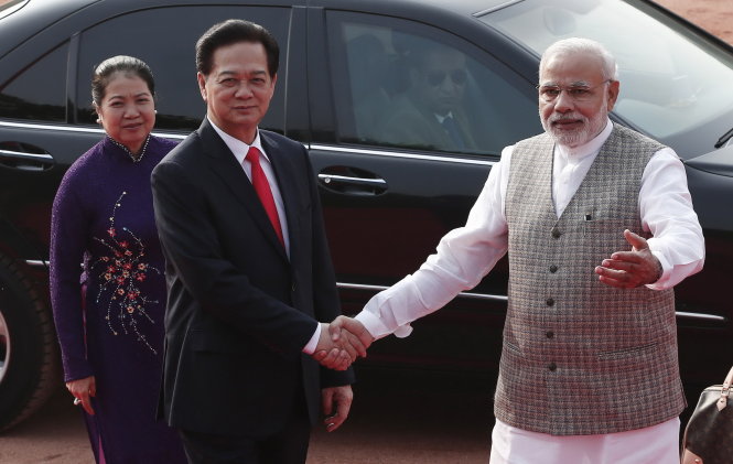 Tình hình Biển Đông ngày 29/10: Thủ tướng Nguyễn Tấn Dũng bắt tay Thủ tướng Ấn Độ Narendra Modi