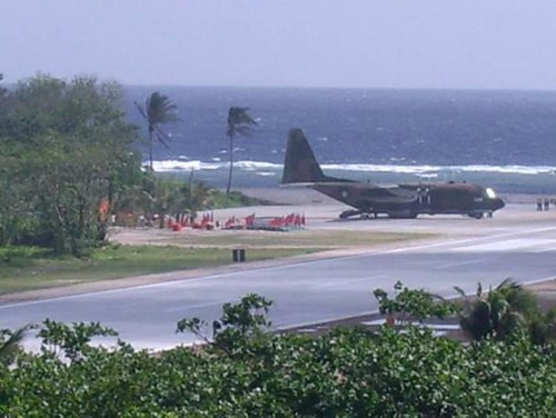 Máy bay vận tải C-130 Quân đội Đài Loan tiếp tế  cho đảo Ba Bình trên Biển Đông