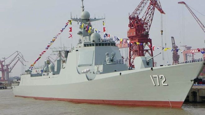 Khu trục hạm Côn Minh thuộc Type 052D của hải quân Trung Quốc được đưa ra biển Đông