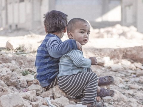 Tình hình chiến sự Syria mới nhất cho biết cuộc nội chiến kéo dài 5 năm đã cướp đi tuổi thơ của hàng triệu trẻ em Syria