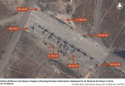 Hình ảnh vệ tinh cho thấy sự xuất hiện của hàng loạt trực thăng tấn công Nga ở căn cứ không quân Al - Shayrat