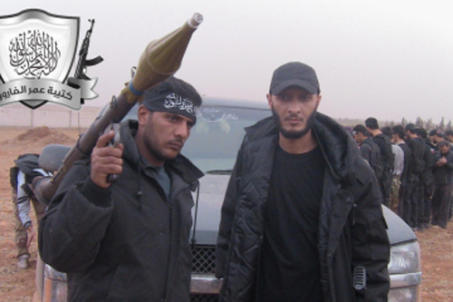 Kẻ khủng bố ăn thịt người Khaled al-Hamad (trái) đã bị bắn chết ở Syria, theo tin tức mới cập nhật về tình hình chiến sự Syria 