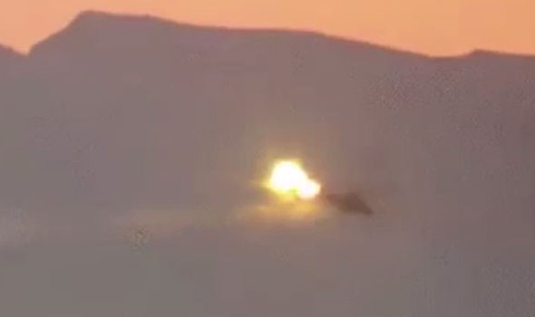 Khoảnh khắc trực thăng trúng tên lửa IS trong video do phiến quân công bố, theo tình hình chiến sự Syria mới nhất 