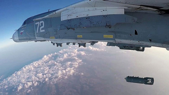 Máy bay Su-24 ném bom xuống vị trí quân khủng bố ở Syria, theo tình hình chiến sự Syria mới nhất 