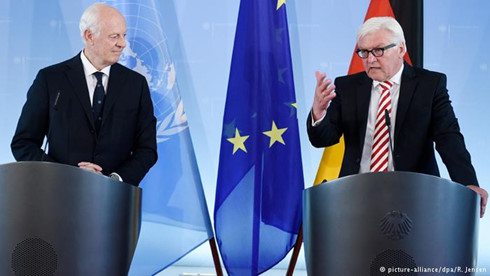  Ngoại trưởng Đức Frank-Walter Steinmeier (phải) và  Ngoại trưởng Đức Frank-Walter Steinmeier, theo tình hình chiến sự Syria mới cập nhật 
