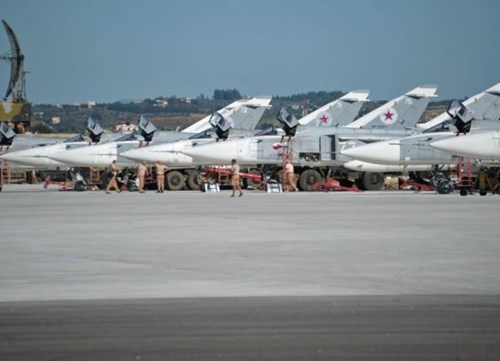 Các máy bay Nga hiện diện ở căn cứ không quân Hmeymim, Syria, theo tình hình chiến sự Syria mới cập nhật 