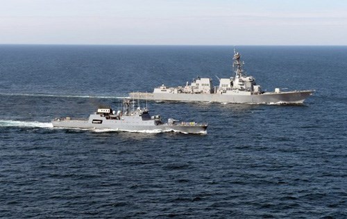Hai tàu chiến Mỹ trên Biển Đen