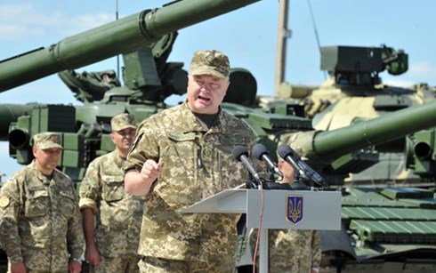 Tổng thống Ukraine Poroshenko đọc diễn văn trước quân đội hôm 22/8